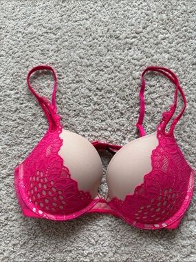 Victoria’s Secret very sexy push-up bra